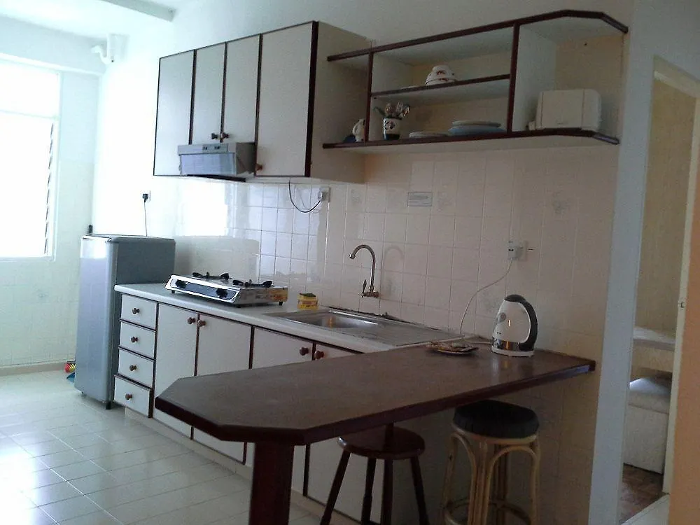 Sunshine Bayu Emas Apartment Бату-Ферринги