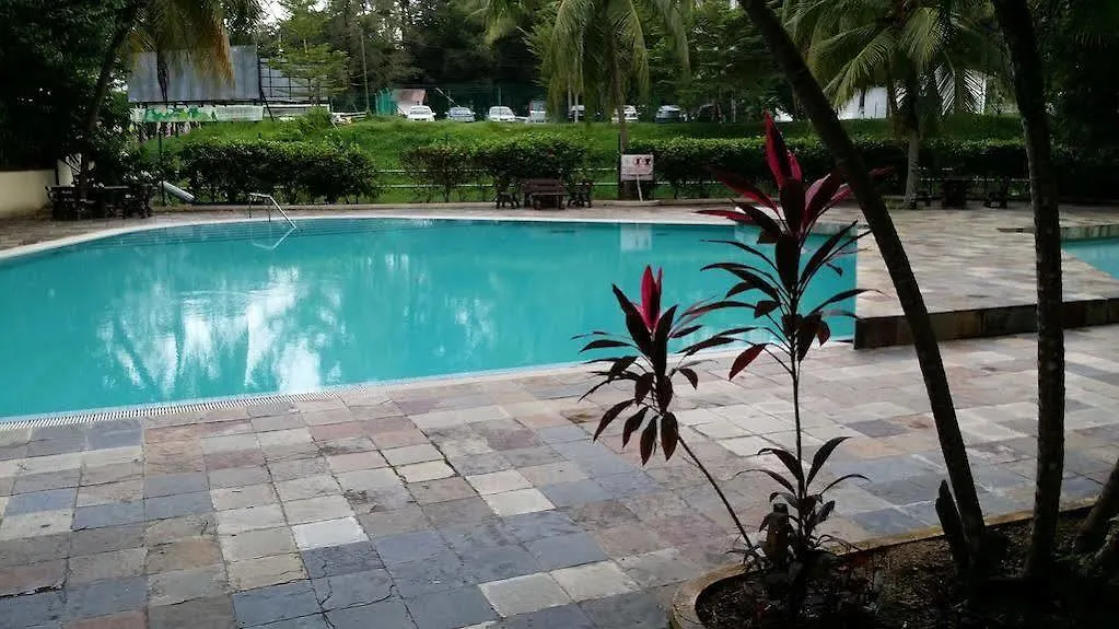 Sunshine Bayu Emas Apartment Бату-Ферринги